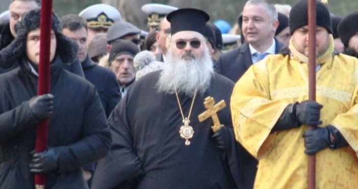 Редактор Веселин Златков e mail veselin zlatkov petel bg abv bgснимки Петел Варненският митрополит Йоан който за