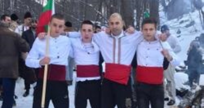 Венелин Анков с тримата си шампиони12 годишния Рандъм Иванов извади