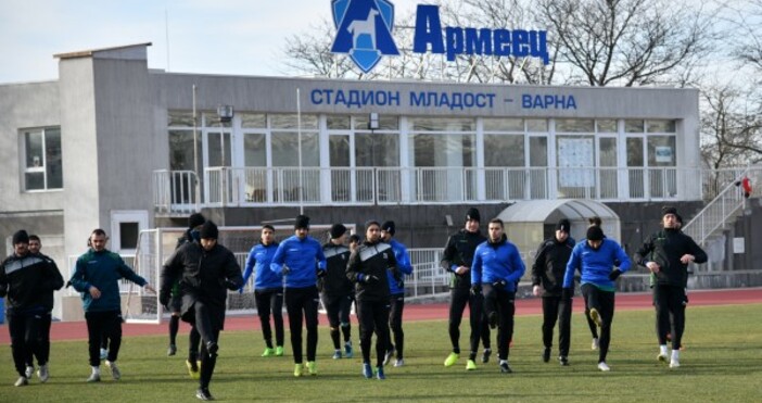 Футболистите на Черно море продължават своята предсезонна подготовка Днес моряците