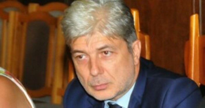 Министър Нено Димов е изразил чрез адвоката си желание да