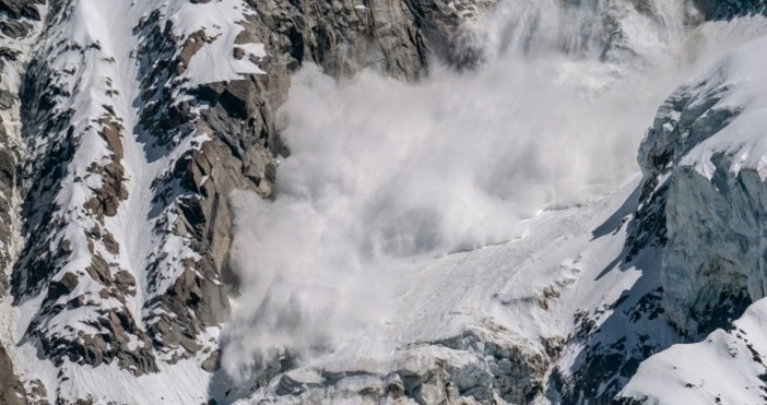 Повишена опасност от падане на лавини ще има през предстоящите