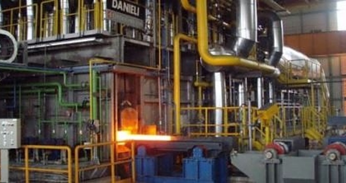Синдикатите от сектора на металургията настояват пернишката фирма Стомана индъстри