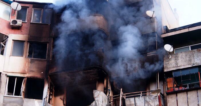 Снимка: БулфотоПродължава разследването по случая с взрива в жилищния блок