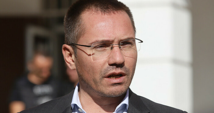 Евродепутатът Ангел Джамбазки е глобен с 1000 лв а шофьорската