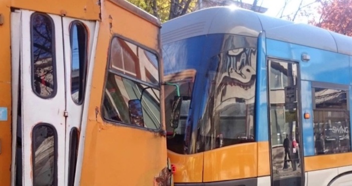 Сигнал за верижна катастрофа между три трамвайни мотриси в района