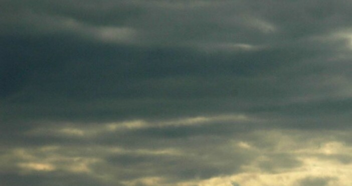 През нощта ще се задържи с разкъсана облачност по значителна над