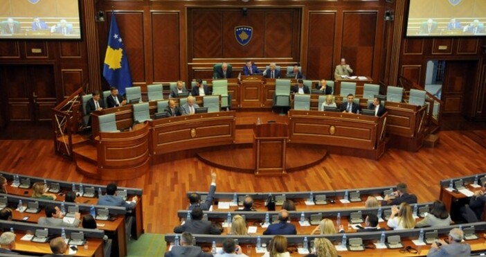 Парламентът на Косово одобри новото правителство след седмици на коалиционни