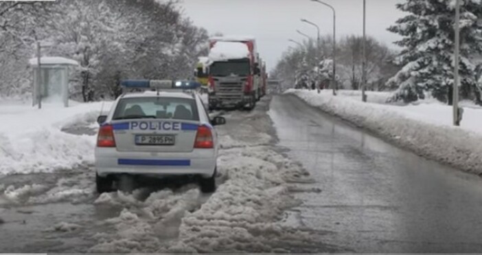 dunavmost comОбстановката в Русенско се нормализира След като обилният снеговалеж затвори за часове основните пътища за камиони