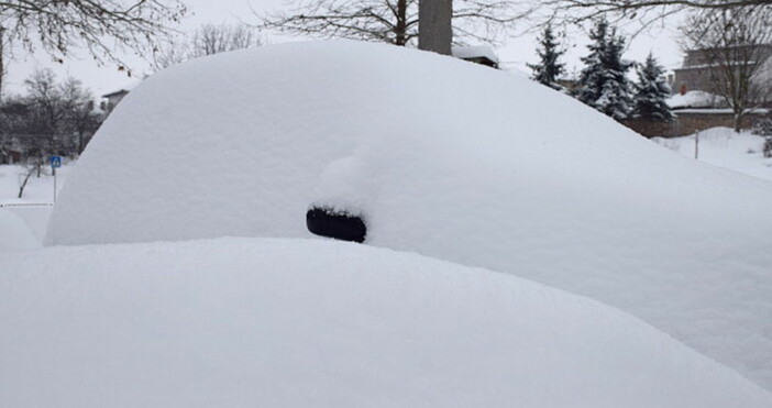 Февруарският сняг който вали над страната създава проблеми по пътищата