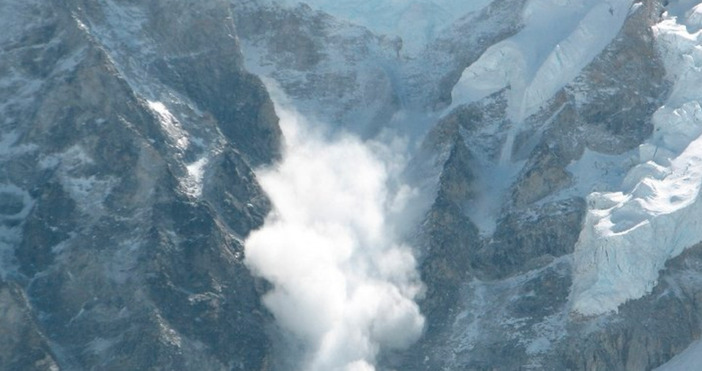 Опасността от лавини в планините е повишена, каза директорът на