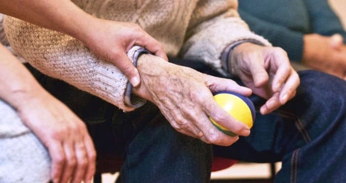 30 от пенсионерите в България са изложени на риск от
