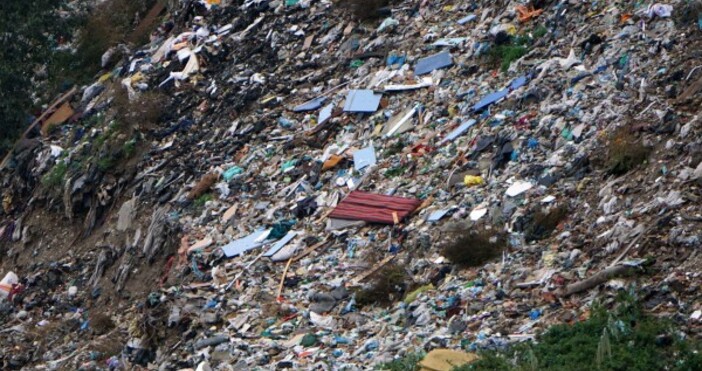 Снимка БулфотоСобственикът на незаконните депа за боклуци в пловдивското село