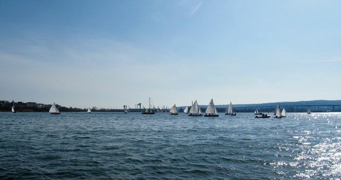 Снимка  www nauticabull comПетко Петков поведе в класирането в регата 3 март Състезанието откри