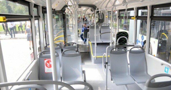 Пълна дезенфекция в автобусите на градския транспорт разпореди кметът Здравко