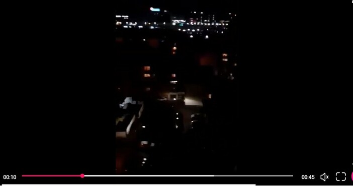 Жителите на редица български градове излязоха по балконите на домовете