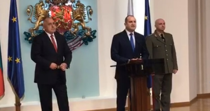 В момента премиерът Бойко Борисов и президентът Румен Радев, заедно