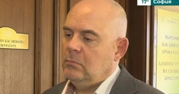 Главният прокурор Иван Гешев призова държавата да отдели допълнителни възнаграждения