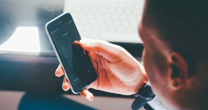 Когато е поставена на лицето ни маската трябва да бъде