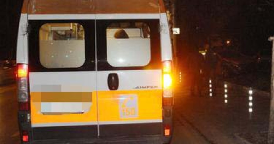 18-годишен варненец е в болница с рана от нож, опитал се да разтърве биещи се