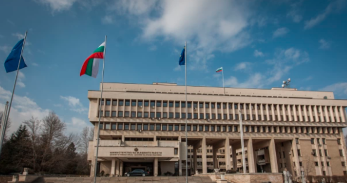 В консулските служби на Република България временно е преустановено извършването