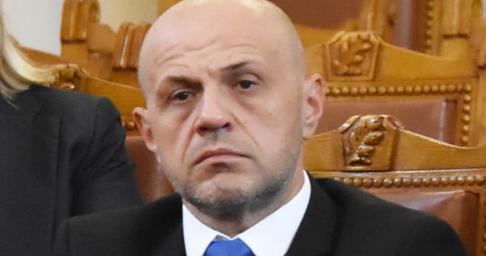 Вицепремиерът Томислав Дончев, министърът на финансите Владислав Горанов и министърът