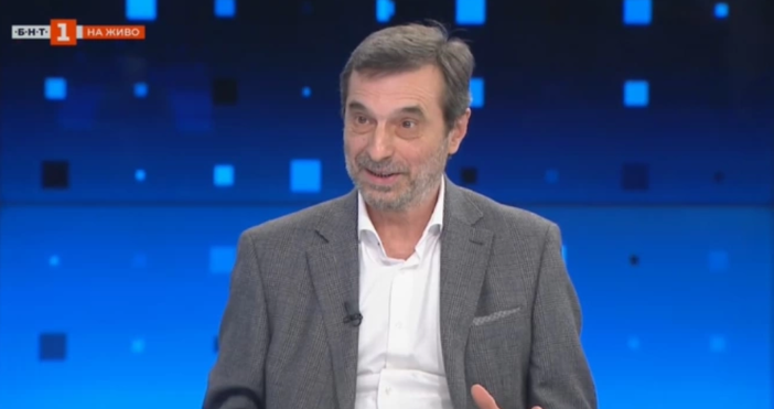 Кадър БНТПредседателят на КТ Подкрепа Димитър Манолов коментира по БНТ