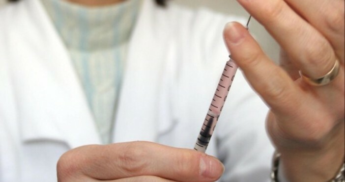 Снимка БулфотоПоставянето на ваксина на най малките няма да отслаби тяхната