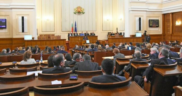 Снимка БулфотоПредседателят на Народното събрание Цвета Караянчева свиква извънредно заседание на парламента