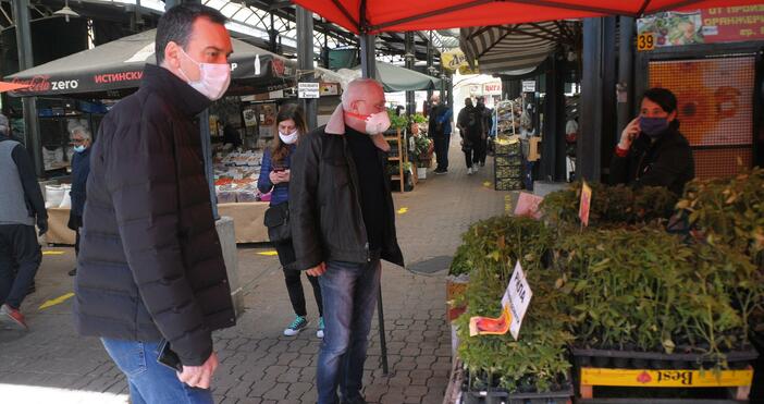 Снимка БулфотоВнезапна проверка на общинския пазар в Бургас направи кметът