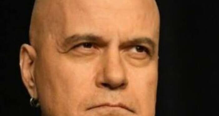 Слави Трифонов ФейсбукСмятам че извънредното положение е неефективно Щабът е