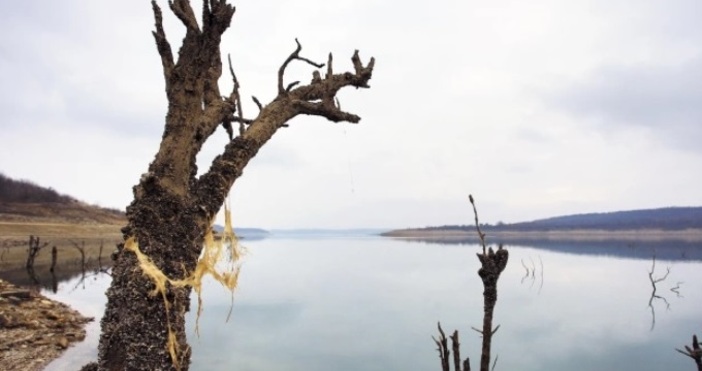 Снимки Булфото архивПернишкият язовир Студена вече е пълен наполовина Към