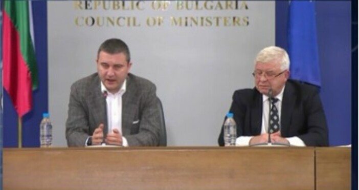 Министър председателят Бойко Борисов и членовете на Министерския съвет проведоха чрез видеоконферентна връзка