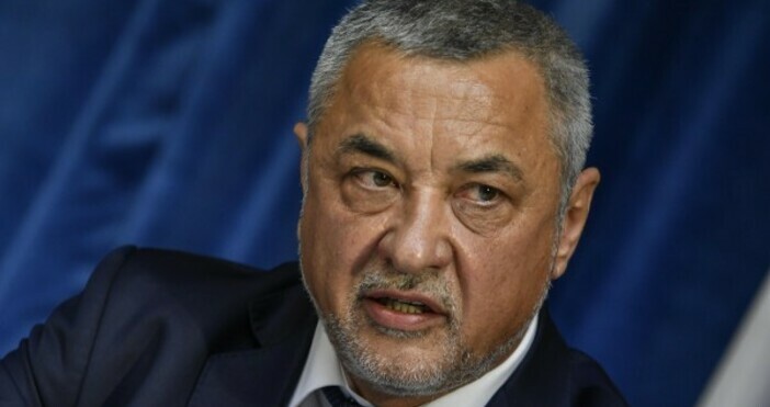 Снимка БулфотоЛидерът на НФСБ Валери Симеонов изрази тази сутрин пред