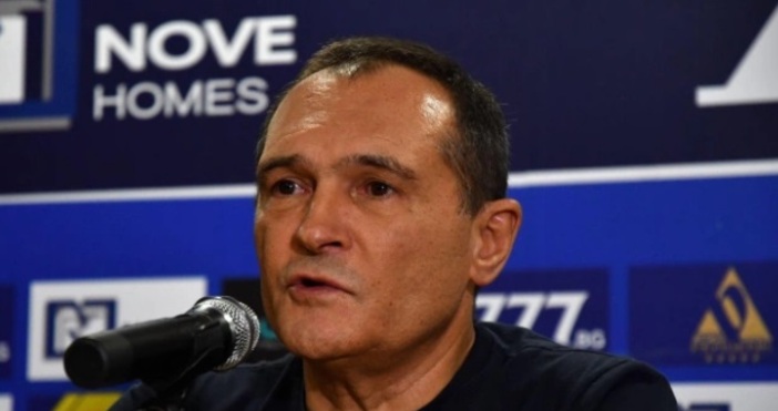 Васил Божков ще даде акциите на Левски на баскетболния треньор Константин Папазов.