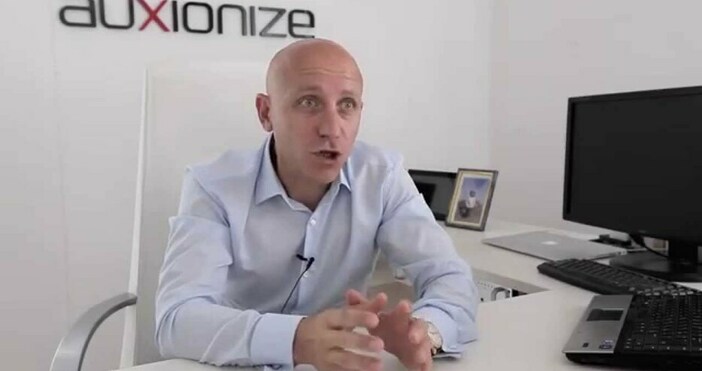 След самолетната катастрофа вчера Ивайло Пенчев остава за наблюдение и лечение в Пирогов Изпълнителният директор на