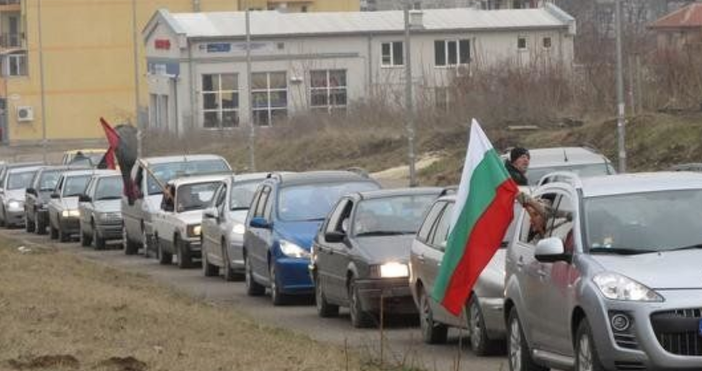 Благоевград е градът, от който тръгна днес първия протест. Протестен автопоход