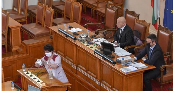 Снимка БулфотоДепутатите обсъждат на редовно заседание предложението на опозицията за