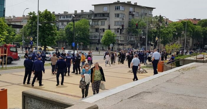 Във Варна противници на сегашното управление направих свой спонтанен протест