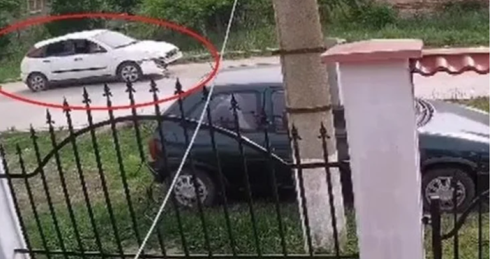 Кадър и видео: BulNewsКатастрофа с неправоспособен шофьор е станала в Бойчиновци,