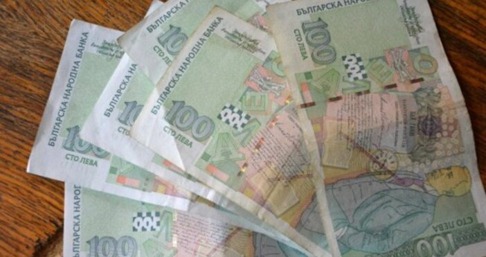 Снимка БулфотоУченички от Попово намерили плик с пари и го
