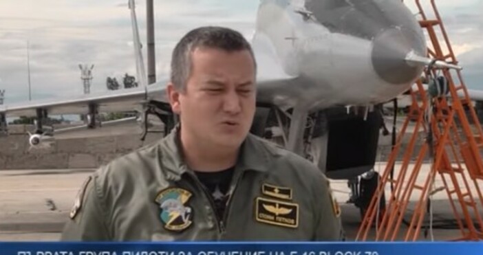 кадър: ВТКПървата група български пилоти, които ще преминат курс на