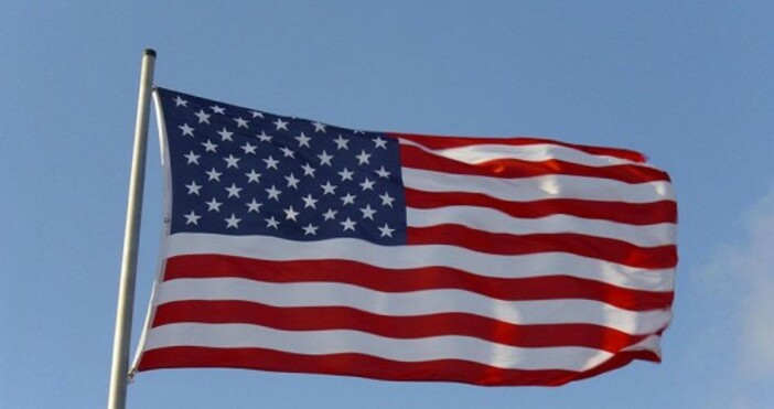 Снимка flagove comПосланикът на САЩ в Германия Ричард Гренел който е