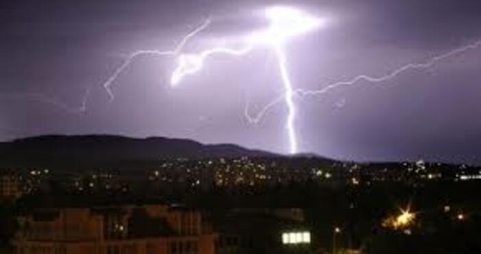 снимка БулфотоДесетки градове в България станаха свидетели на силни бури