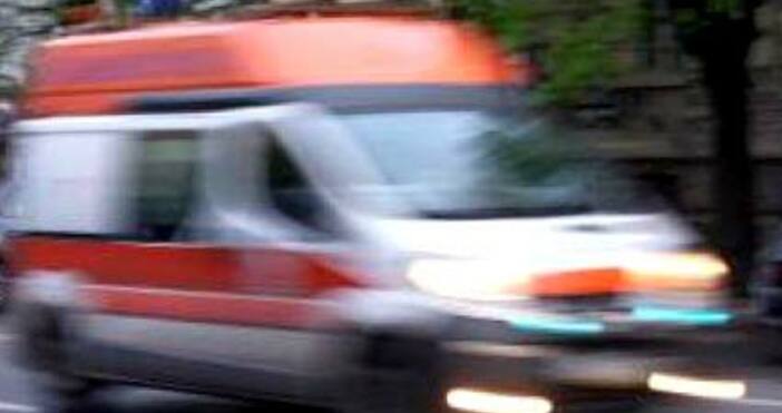 Снимка Булфото57 годишен лекар пострада при катастрофа между линейка и лек