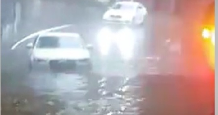 Кадър от клип на Климент Методиев/ Виждам те КАТ-ВарнаПроливният дъжд,