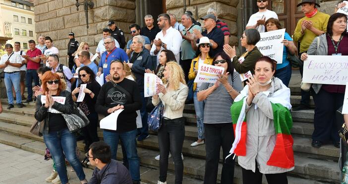 Източник и снимки БулфотоТуристически автобуси с екскурзоводи туроператори и хотелиери