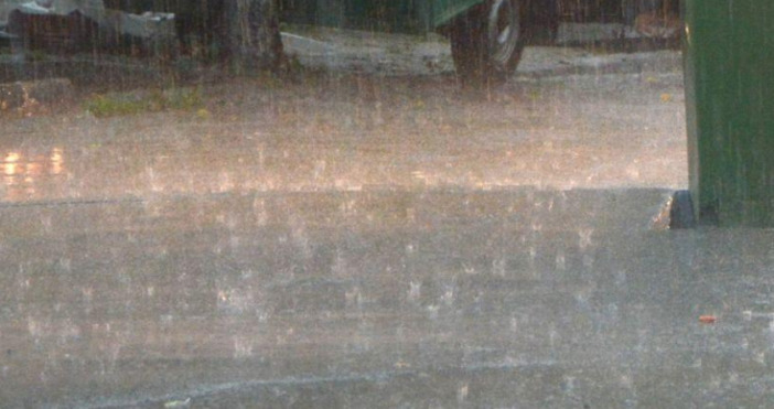 БНТснимка Булфото архивПороен дъжд се изсипа в ранните часове над