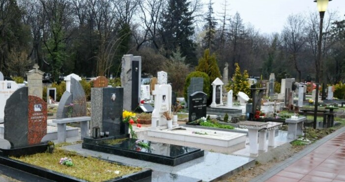 Снимка БулфотоПогребения кремации поставяне на надгробни плочи и всякакъв вид
