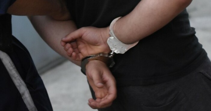 Снимка БулфотоДвама 17 годишни младежи са задържани в полицейския арест за грубо