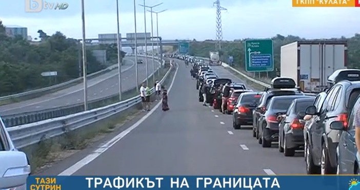 Редактор  Александър Дечевe mail  alexander dechev petel bg abv bgКадър БТВОгромна опашка от 15 километра се е извила